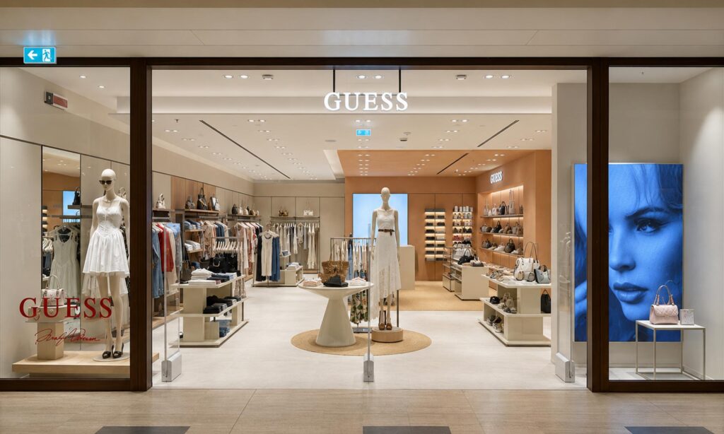 Opening dello store Guess a Busnago
