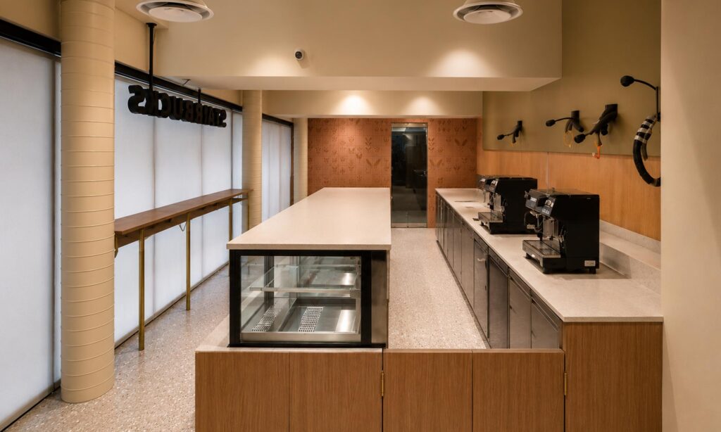 Store Starbucks allestito